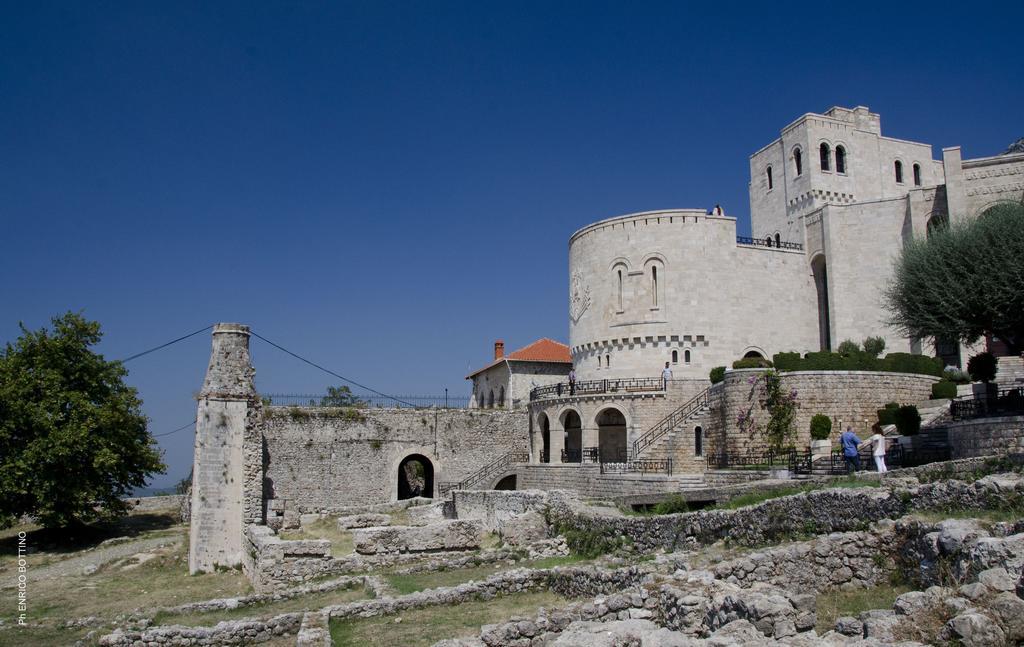 Hotel Panorama Kruje View On The Castle And The Old Town Exterior foto