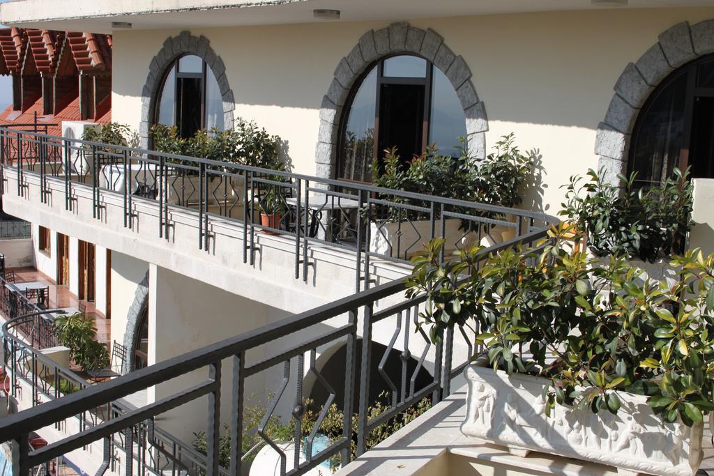Hotel Panorama Kruje View On The Castle And The Old Town Exterior foto